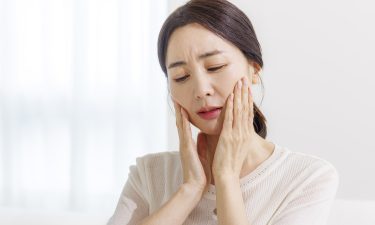 빠진 치아 방치하면 안 되는 이유, 임플란트 적기는? | 최유성 원장