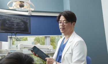 발치 후 즉시 임플란트의 장점｜뉴욕치과병원 조현진 원장 썸네일 이미지