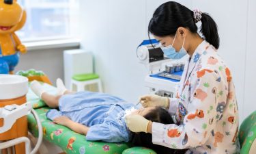 어차피 빠질 유치, 충치 치료 꼭 해야 하나요? | 정유리 원장 썸네일 이미지