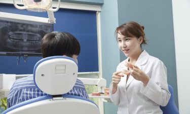 치아교정 발치 기준, 어떤 경우에 치아를 뽑을까? | 수영구 치아교정 김선 원장 썸네일 이미지
